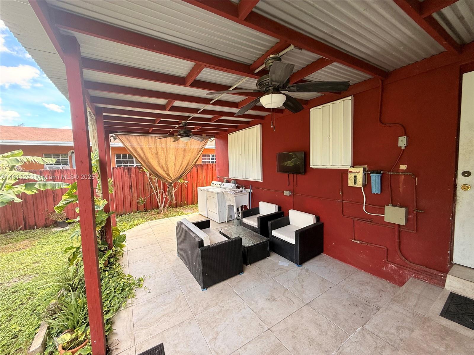 HOLLYWOOD PARK - Residential Lease