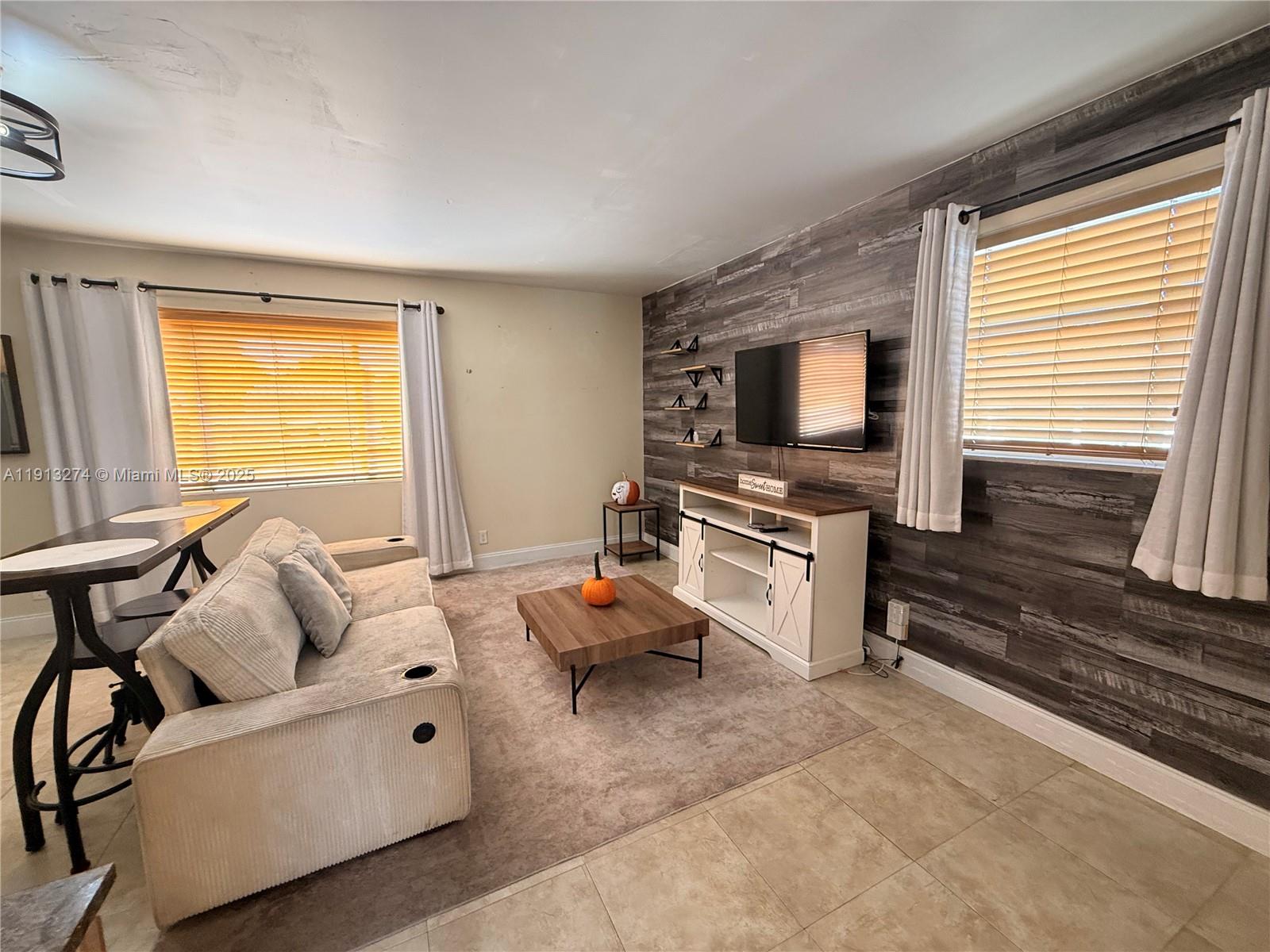 HOLLYWOOD PARK - Residential Lease