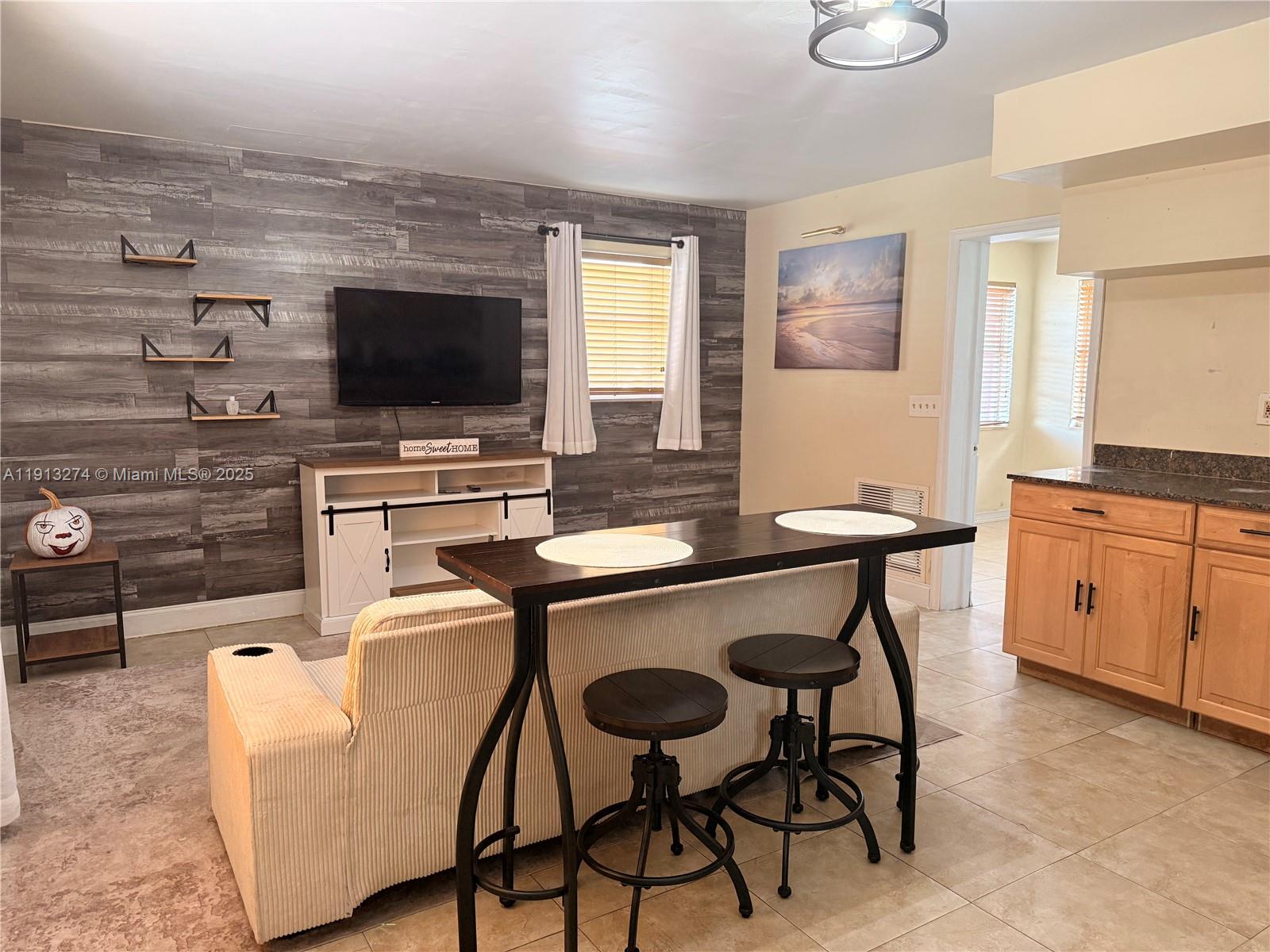 HOLLYWOOD PARK - Residential Lease