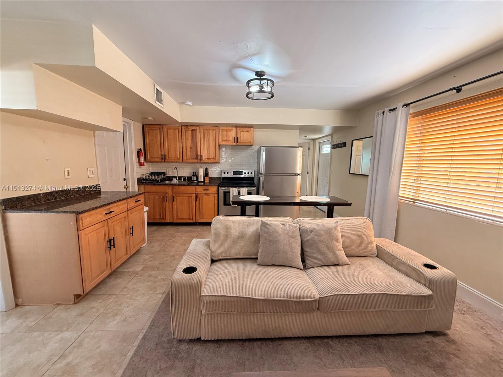 HOLLYWOOD PARK - Residential Lease