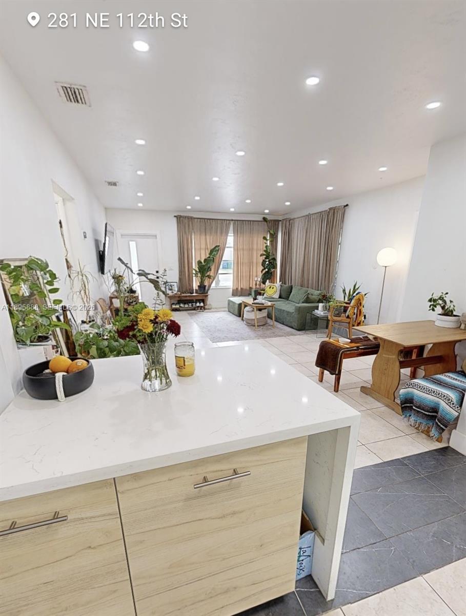 CASTILIAN COURT - Residential