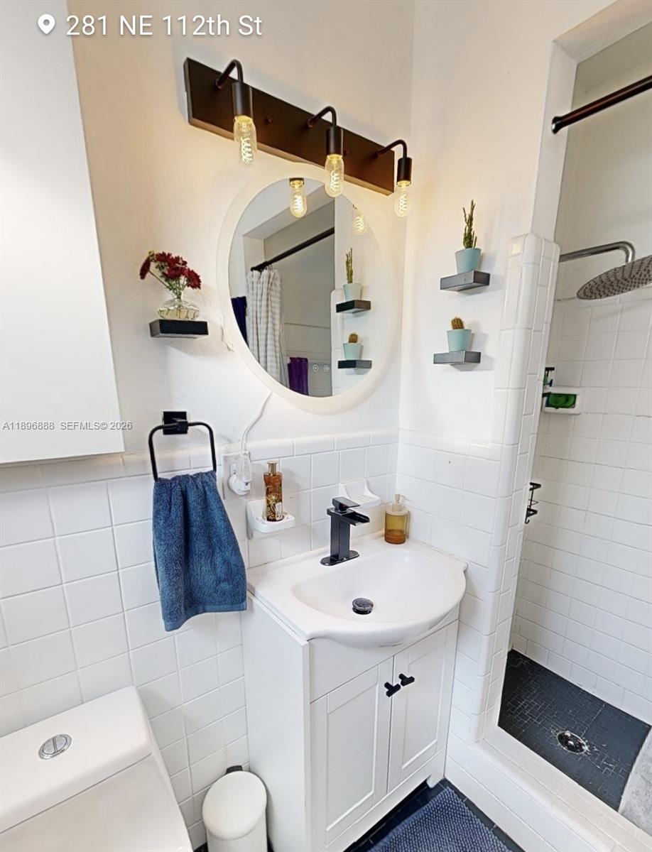 CASTILIAN COURT - Residential