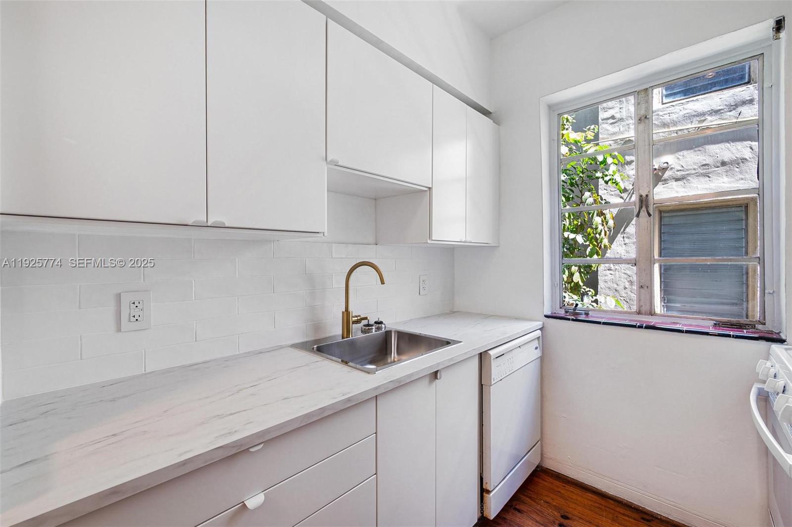 RESIDENCE 1611 CONDO - Residential