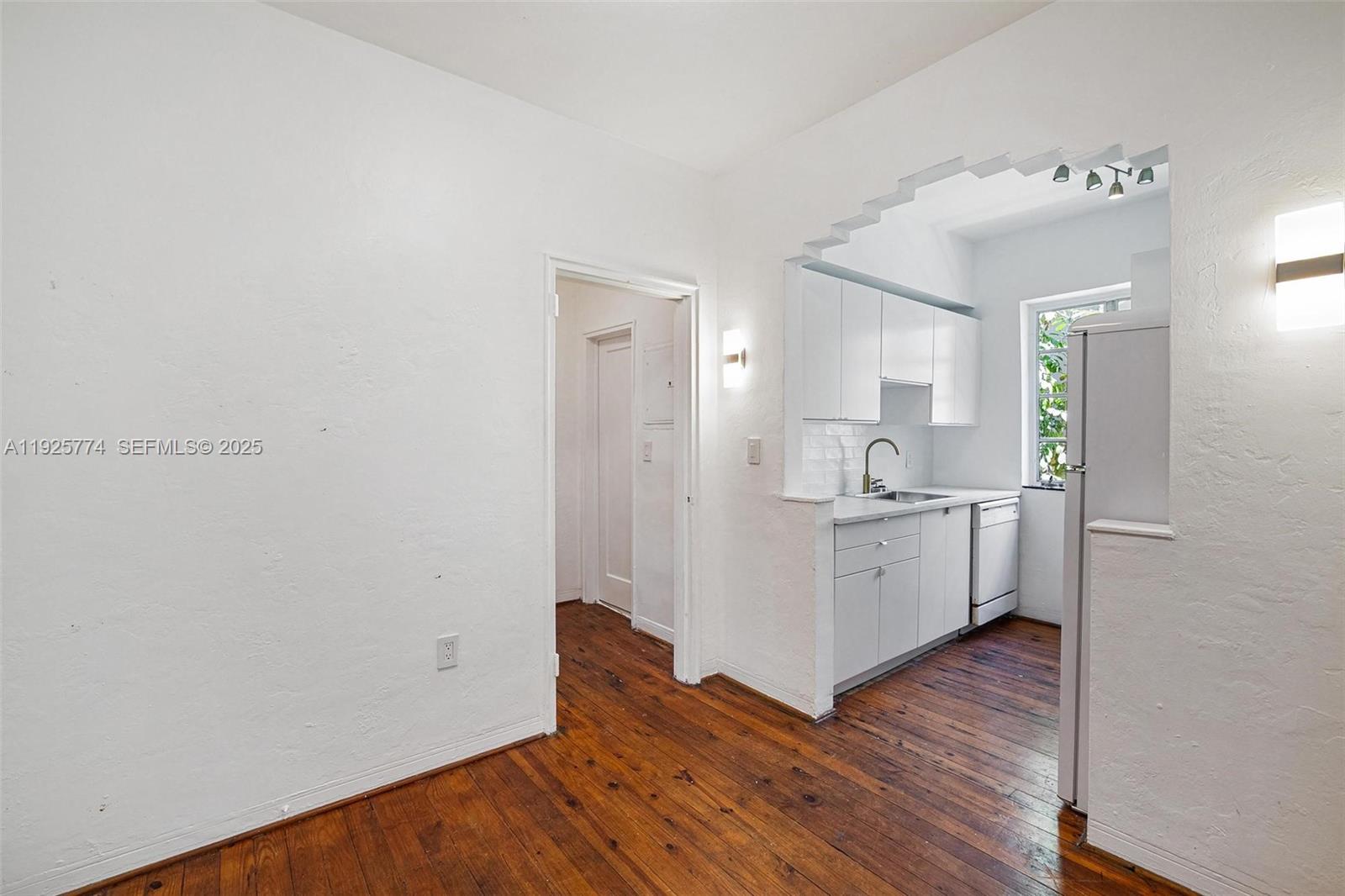 RESIDENCE 1611 CONDO - Residential