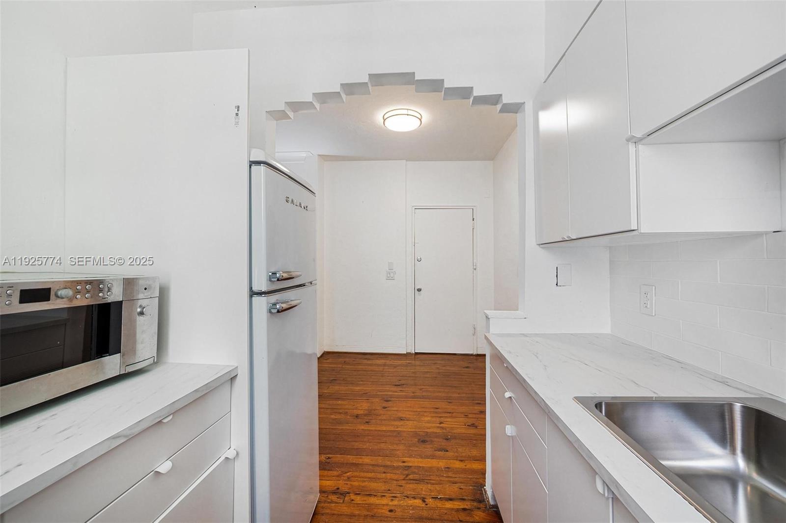 RESIDENCE 1611 CONDO - Residential