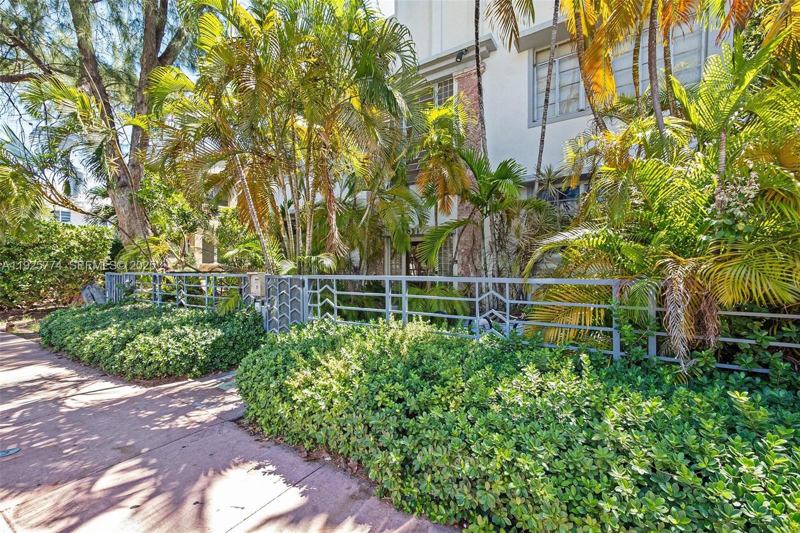 RESIDENCE 1611 CONDO - Residential