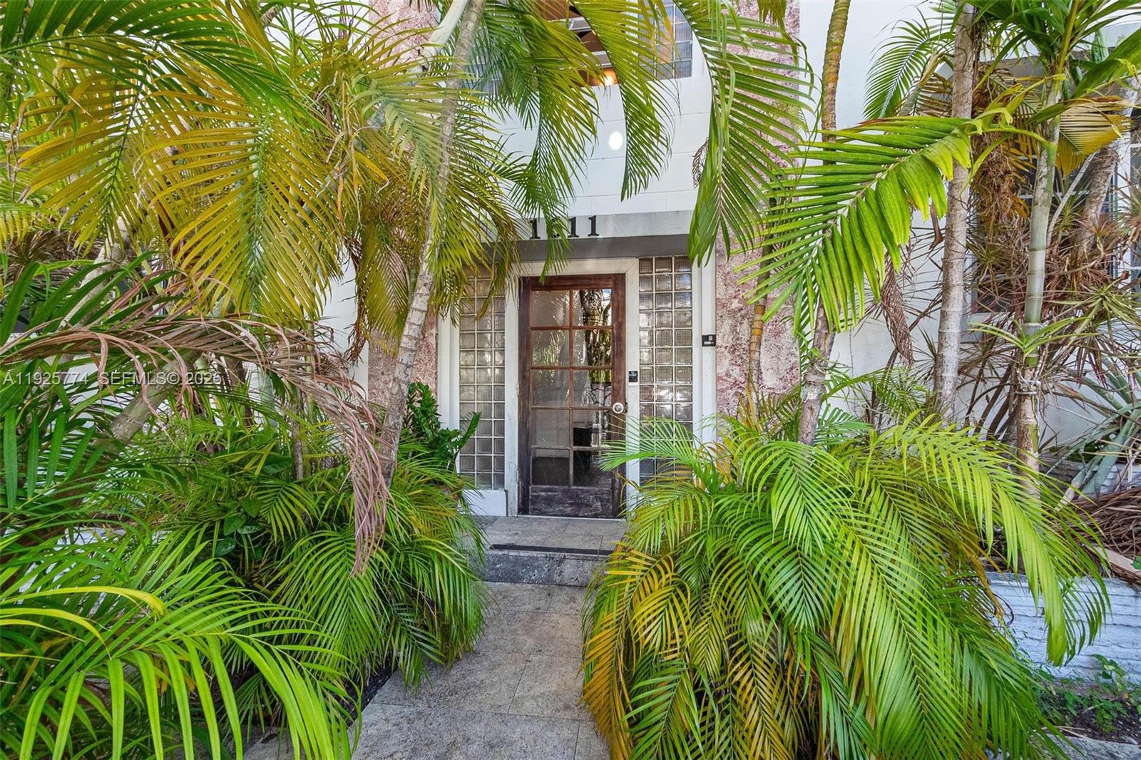 RESIDENCE 1611 CONDO - Residential