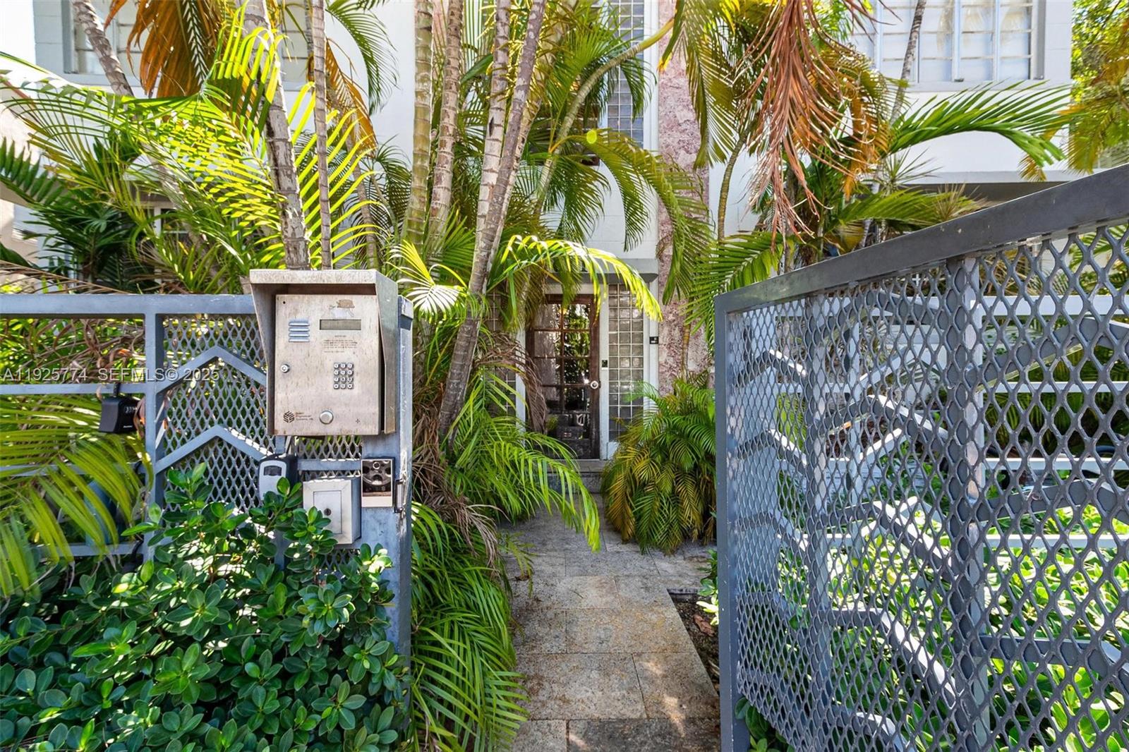 RESIDENCE 1611 CONDO - Residential