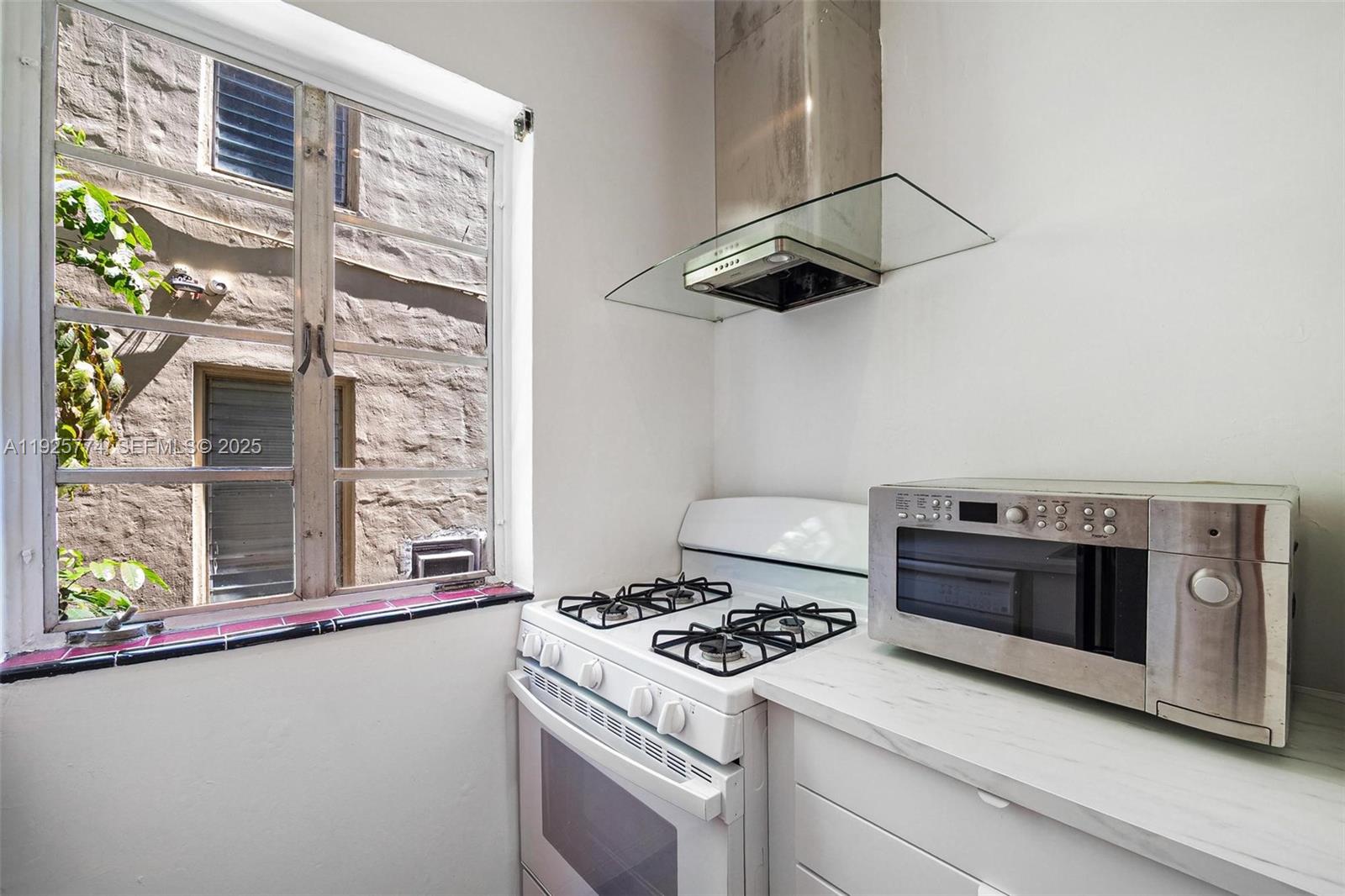 RESIDENCE 1611 CONDO - Residential