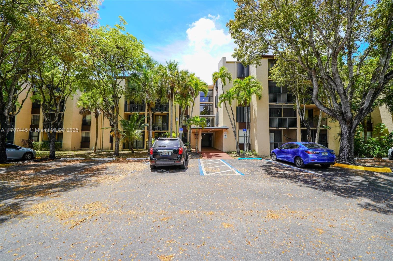 Property for Sale at 14201 N Kendall Dr 411D, Miami, Broward County, Florida - Bedrooms: 1 
Bathrooms: 1  - $235,000