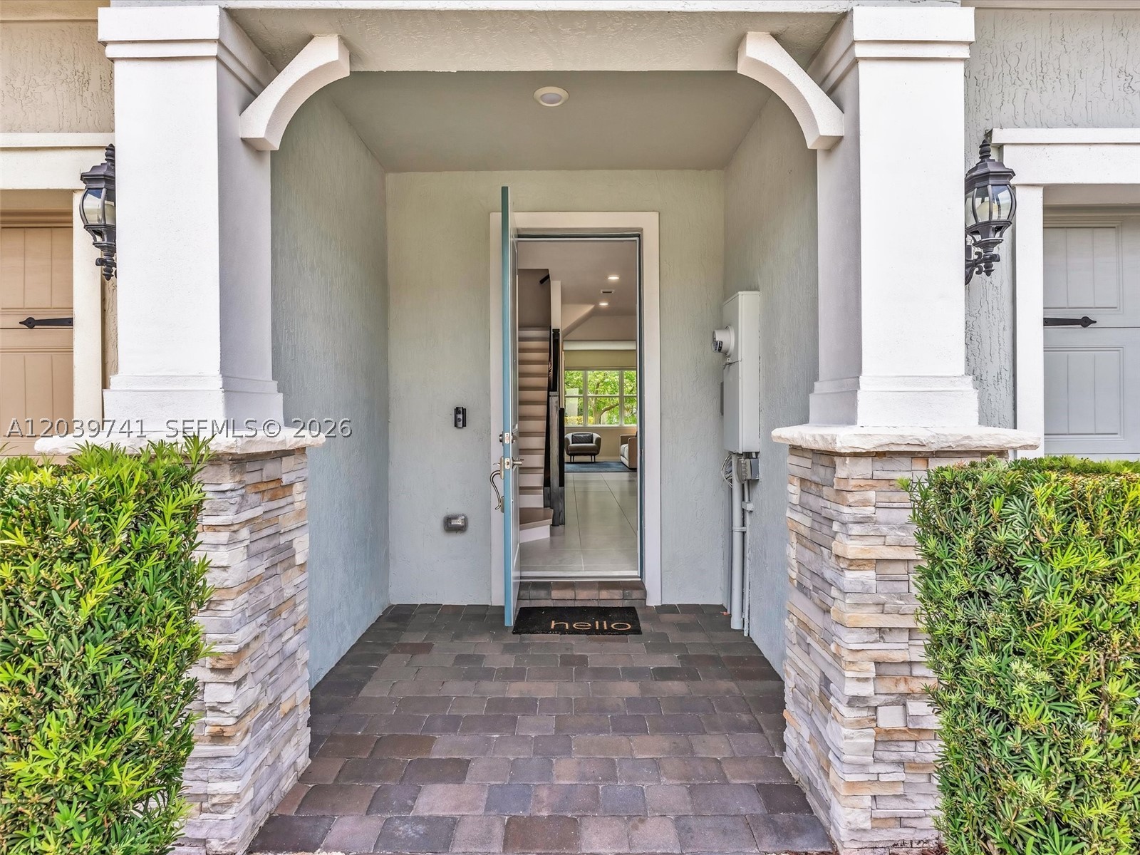 1183 Eucalyptus Dr