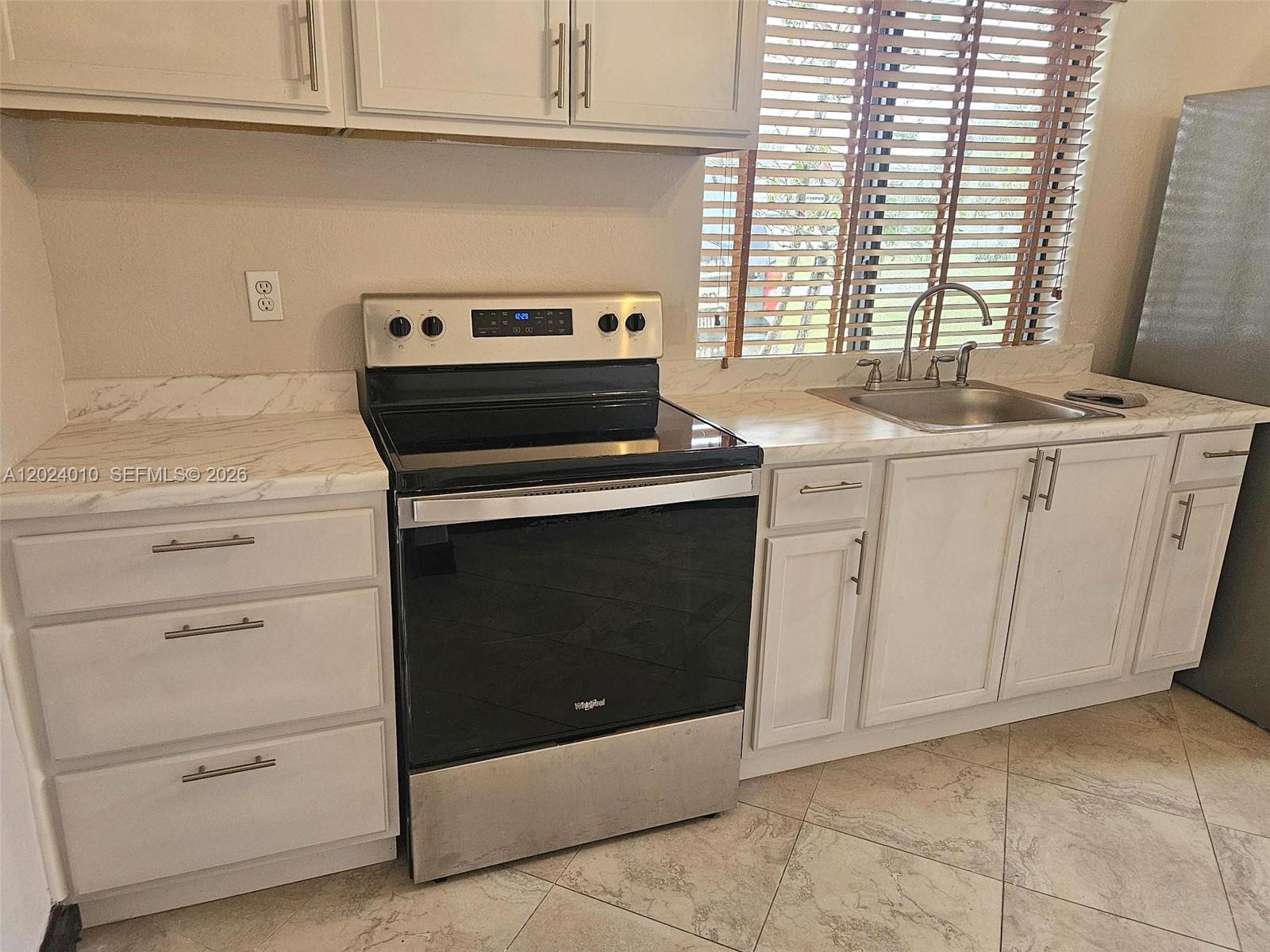 21ST CENTURY HOMES 3RD SE - Residential Lease