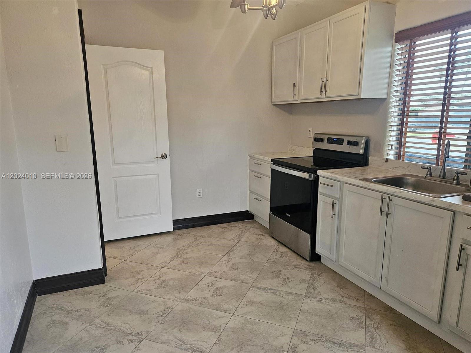 21ST CENTURY HOMES 3RD SE - Residential Lease