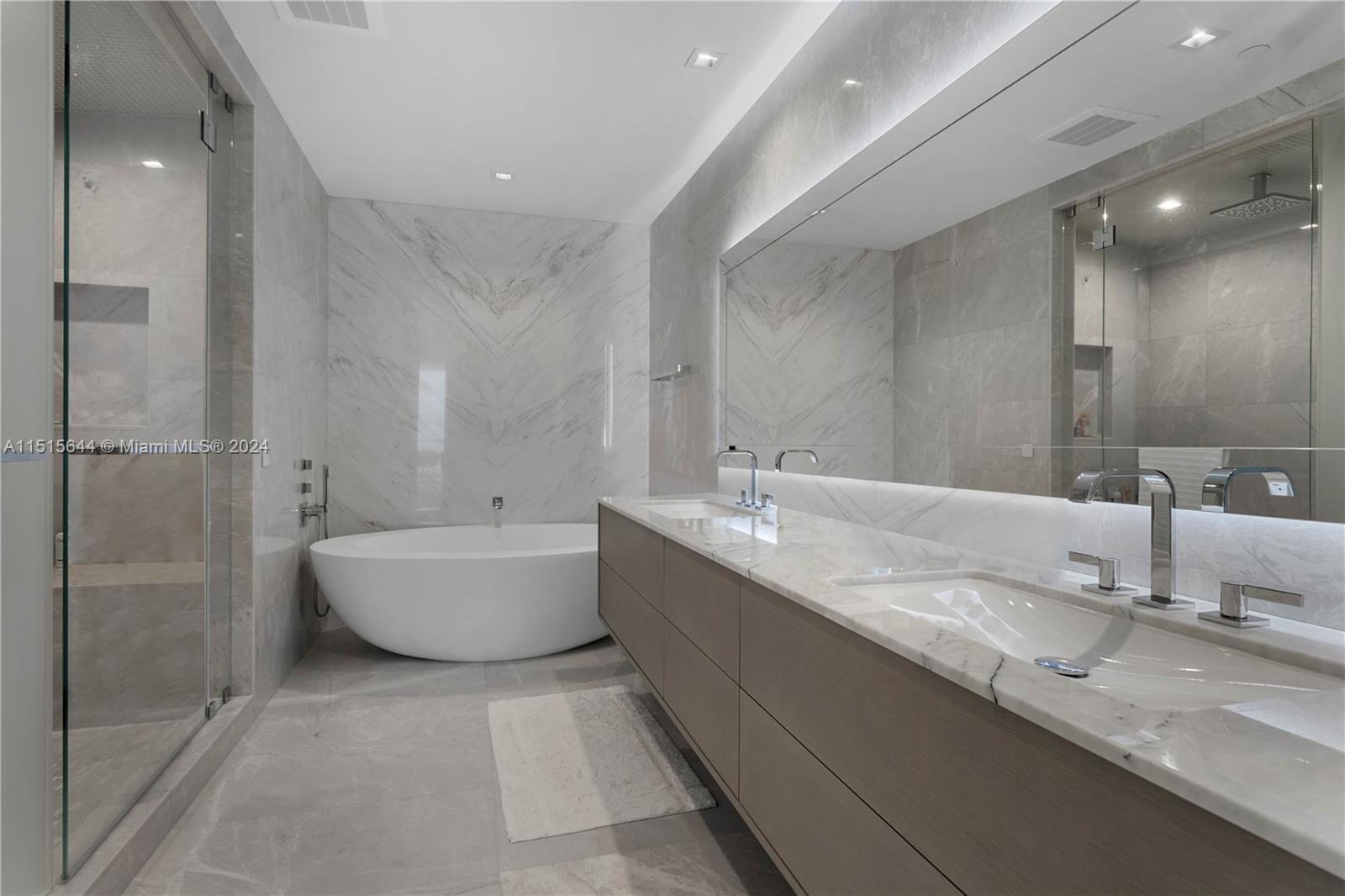 NORTH BISCAYNE BEACH AMEN - Residential