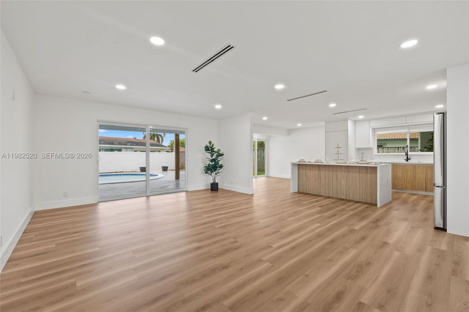 COUNTRY CLUB VILLAGE SEC - Residential