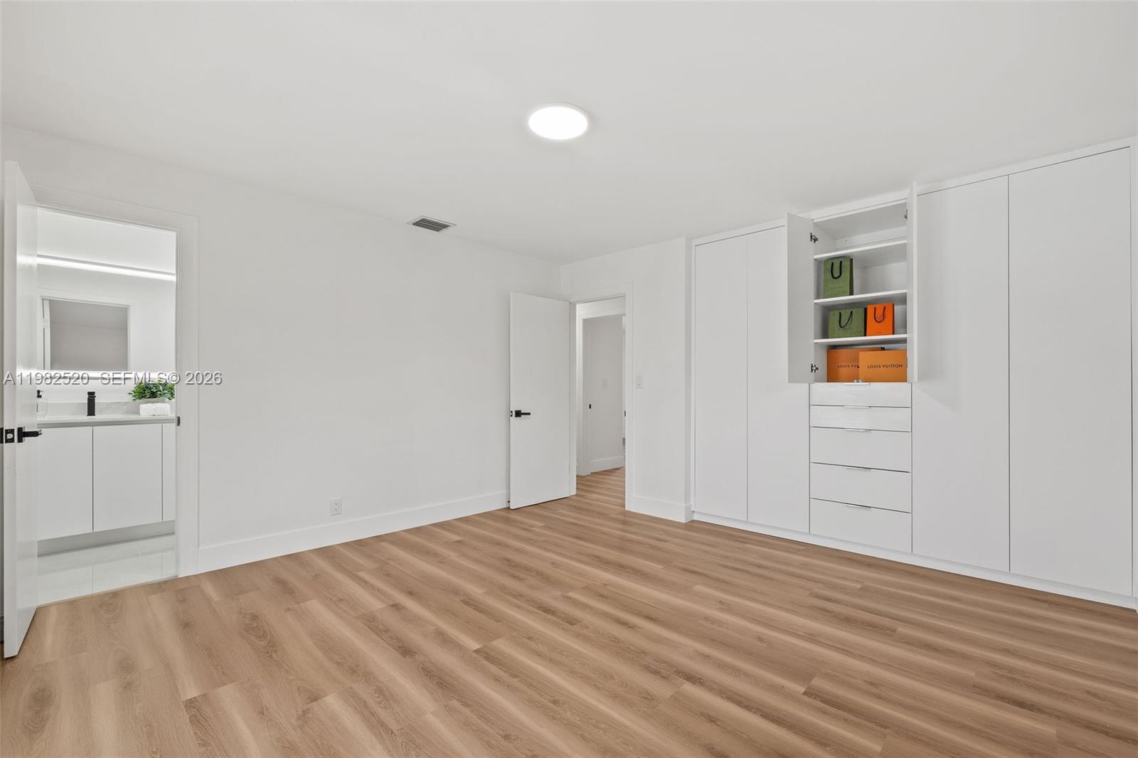 COUNTRY CLUB VILLAGE SEC - Residential