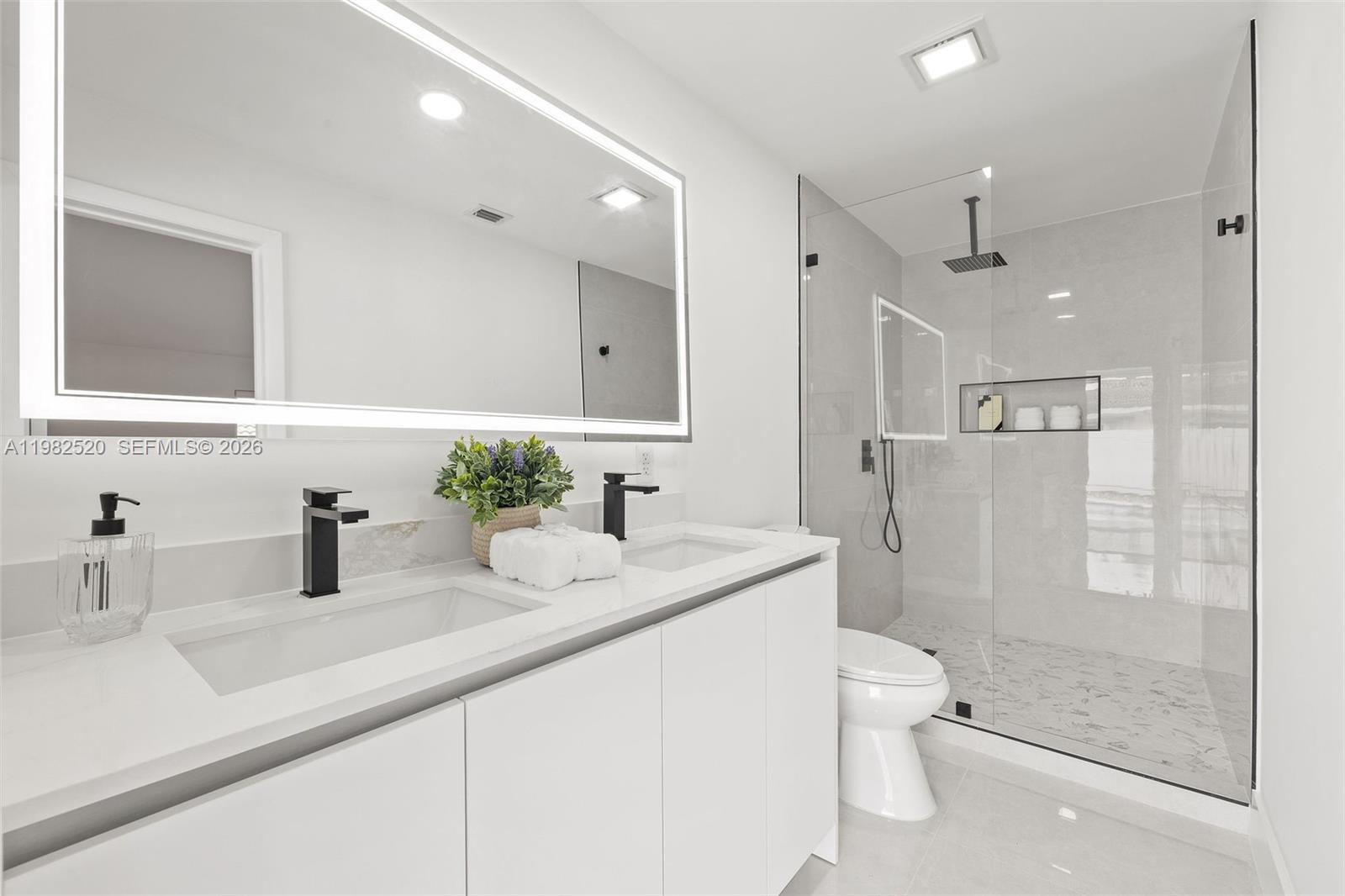 COUNTRY CLUB VILLAGE SEC - Residential