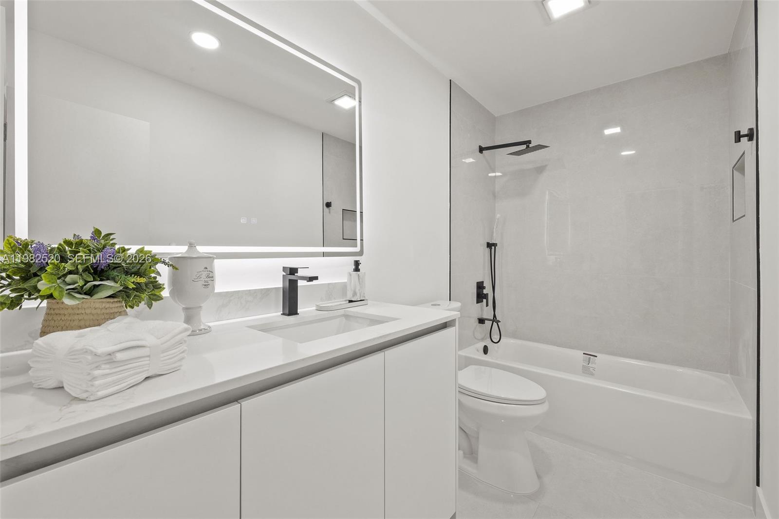 COUNTRY CLUB VILLAGE SEC - Residential