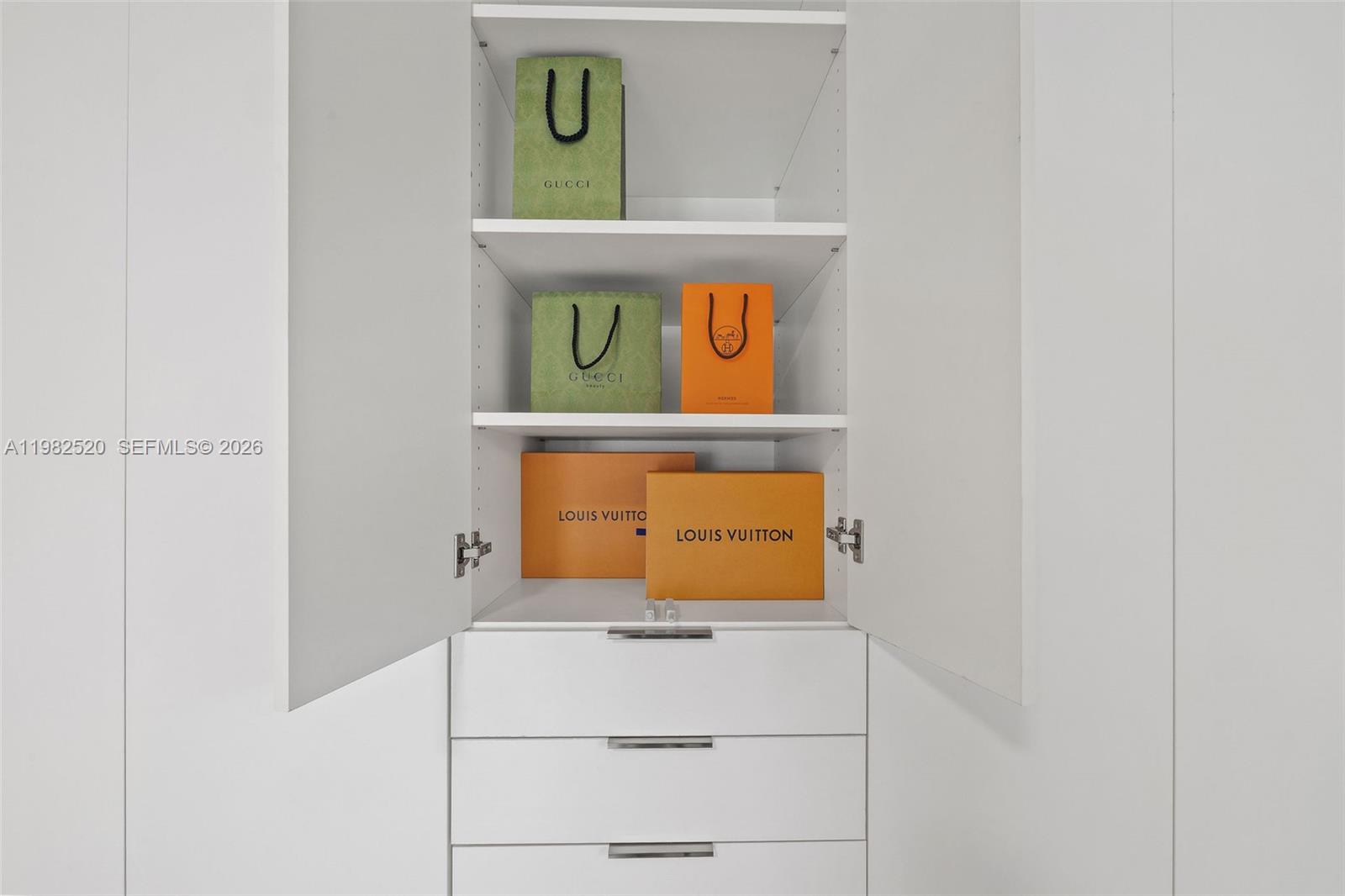 COUNTRY CLUB VILLAGE SEC - Residential