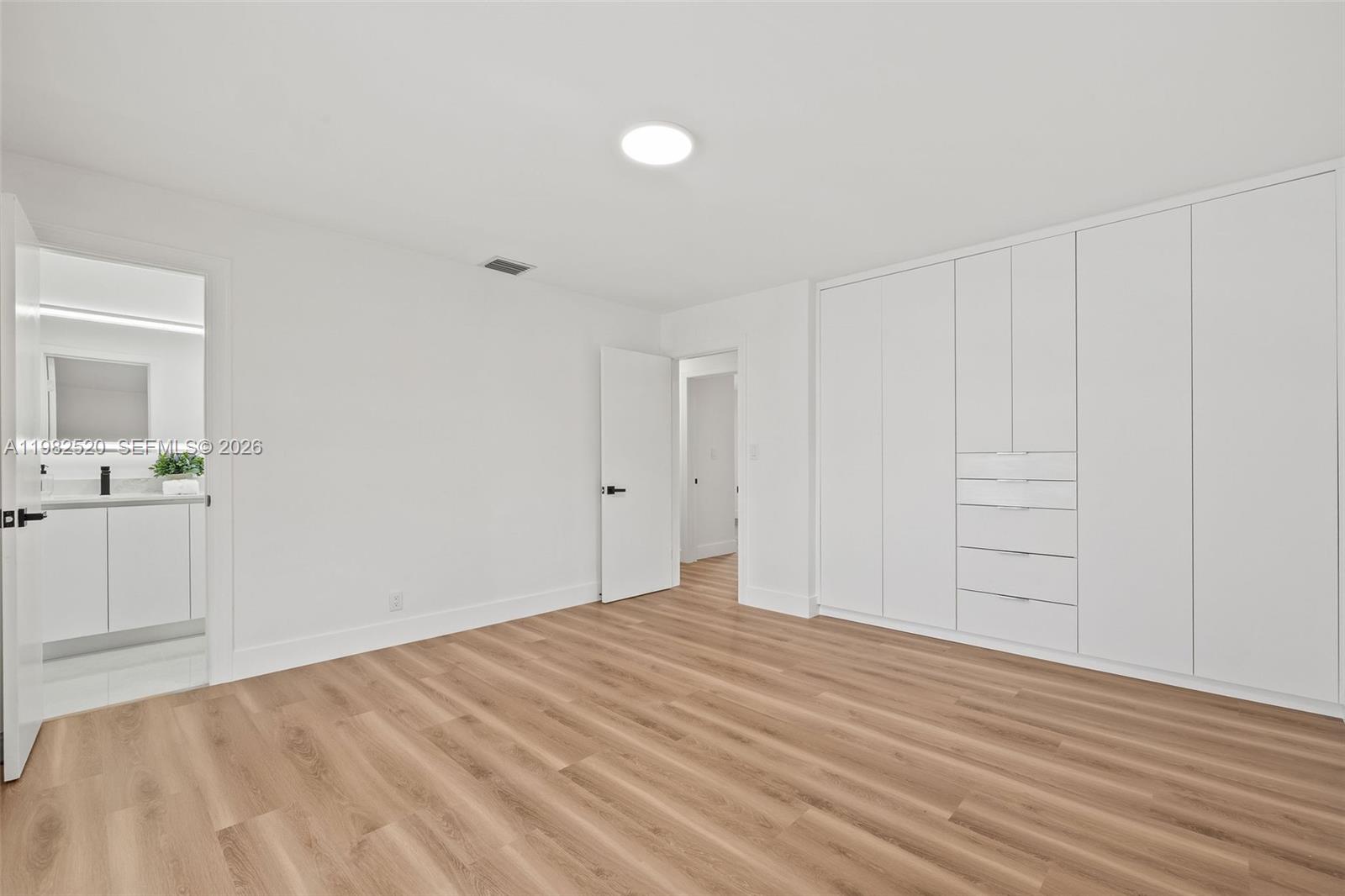 COUNTRY CLUB VILLAGE SEC - Residential