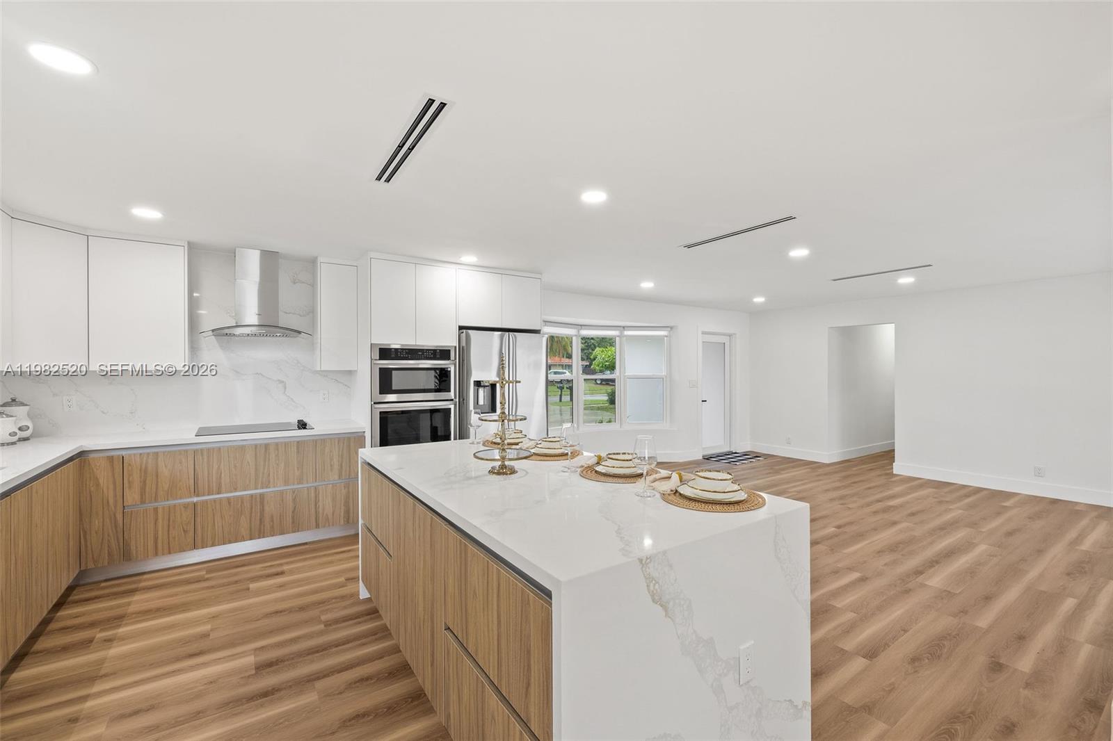 COUNTRY CLUB VILLAGE SEC - Residential