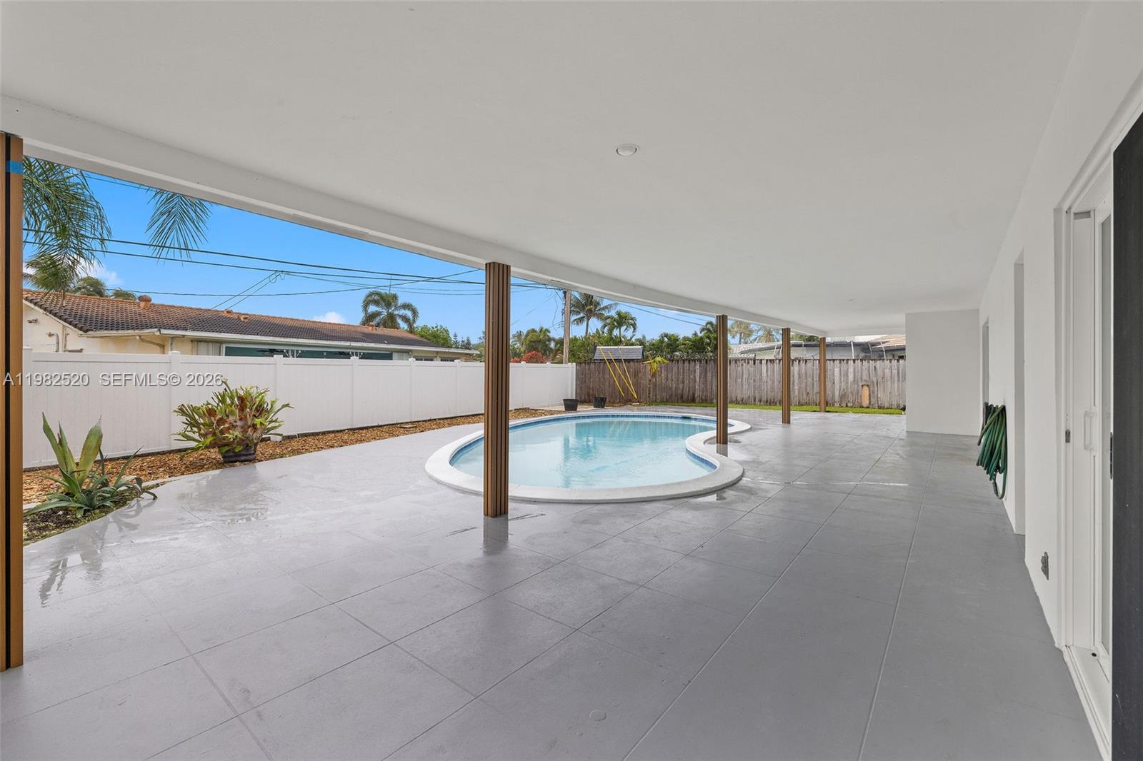 COUNTRY CLUB VILLAGE SEC - Residential