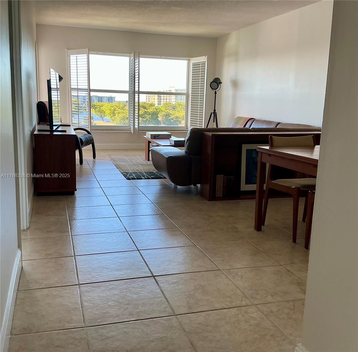 2801 N Palm Aire Dr 605