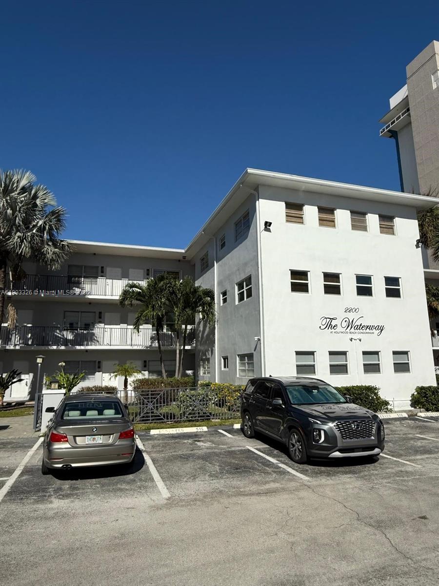 WATERWAY @ HOLLYWOOD BEAC - Residential Lease