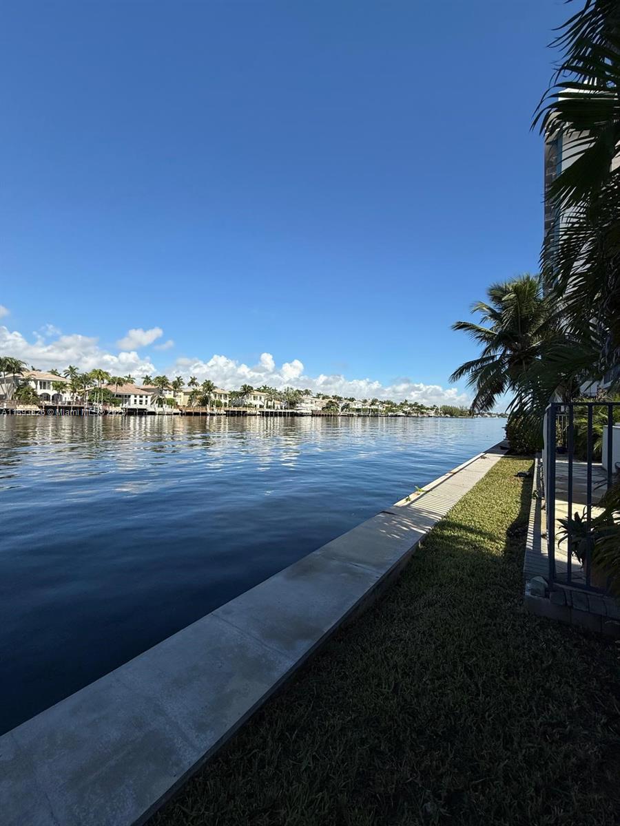 WATERWAY @ HOLLYWOOD BEAC - Residential Lease