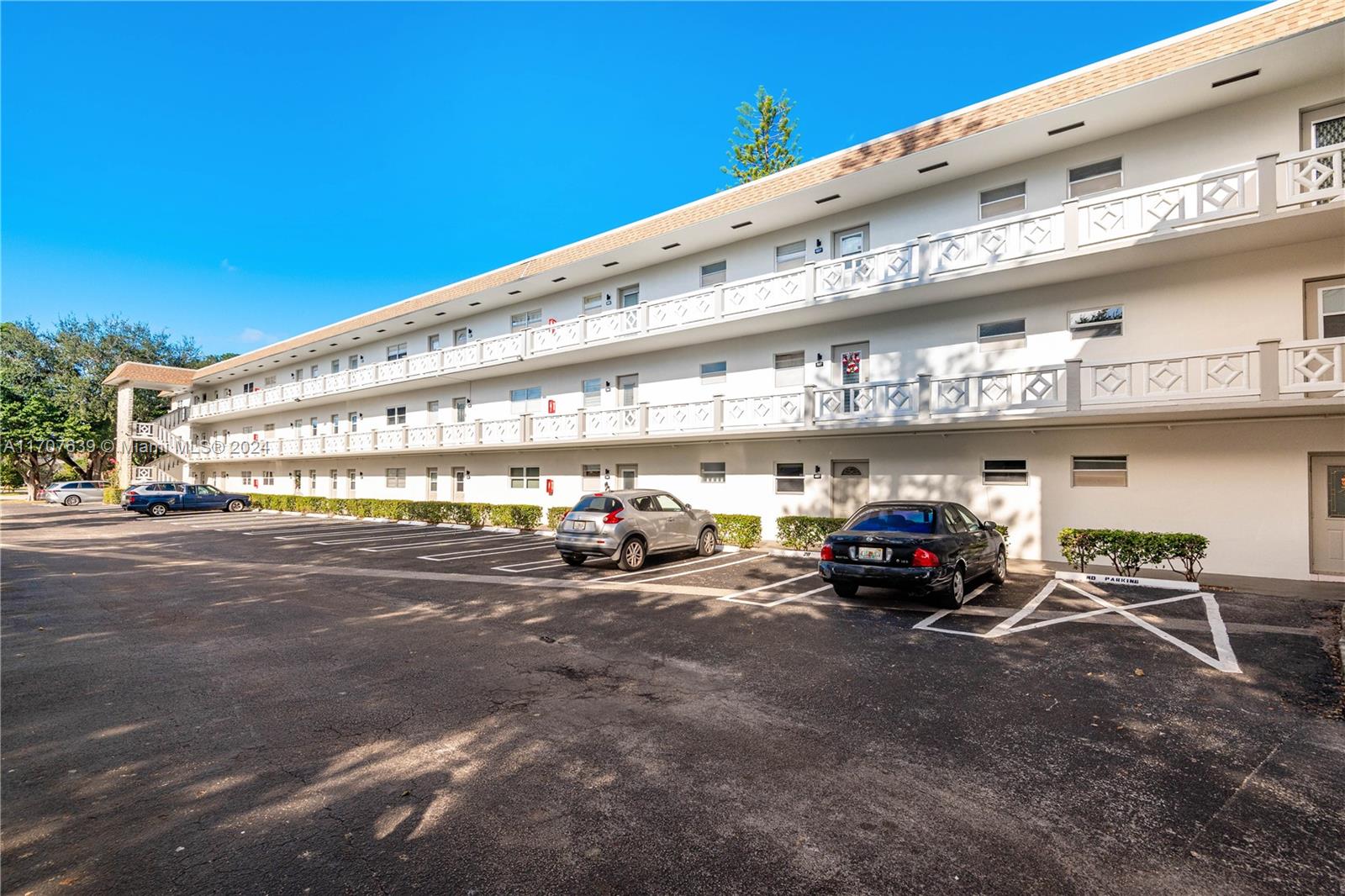 Property for Sale at 4805 Nw 35th St 404, Lauderdale Lakes, Broward County, Florida - Bedrooms: 2 
Bathrooms: 2  - $149,900