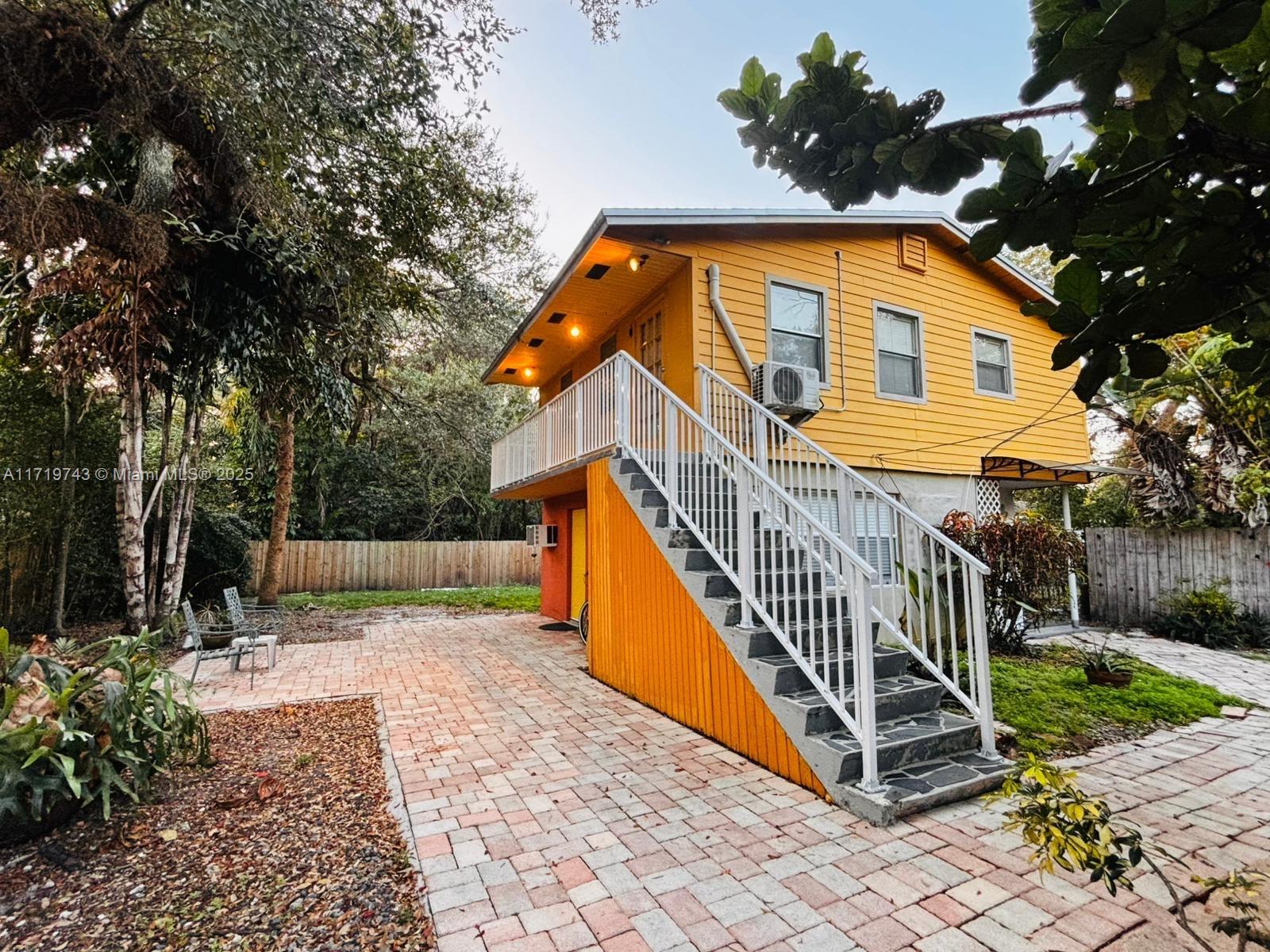 Rental Property at 1913 Riverside Dr 2, Fort Lauderdale, Broward County, Florida - Bedrooms: 1 
Bathrooms: 1  - $1,650 MO.