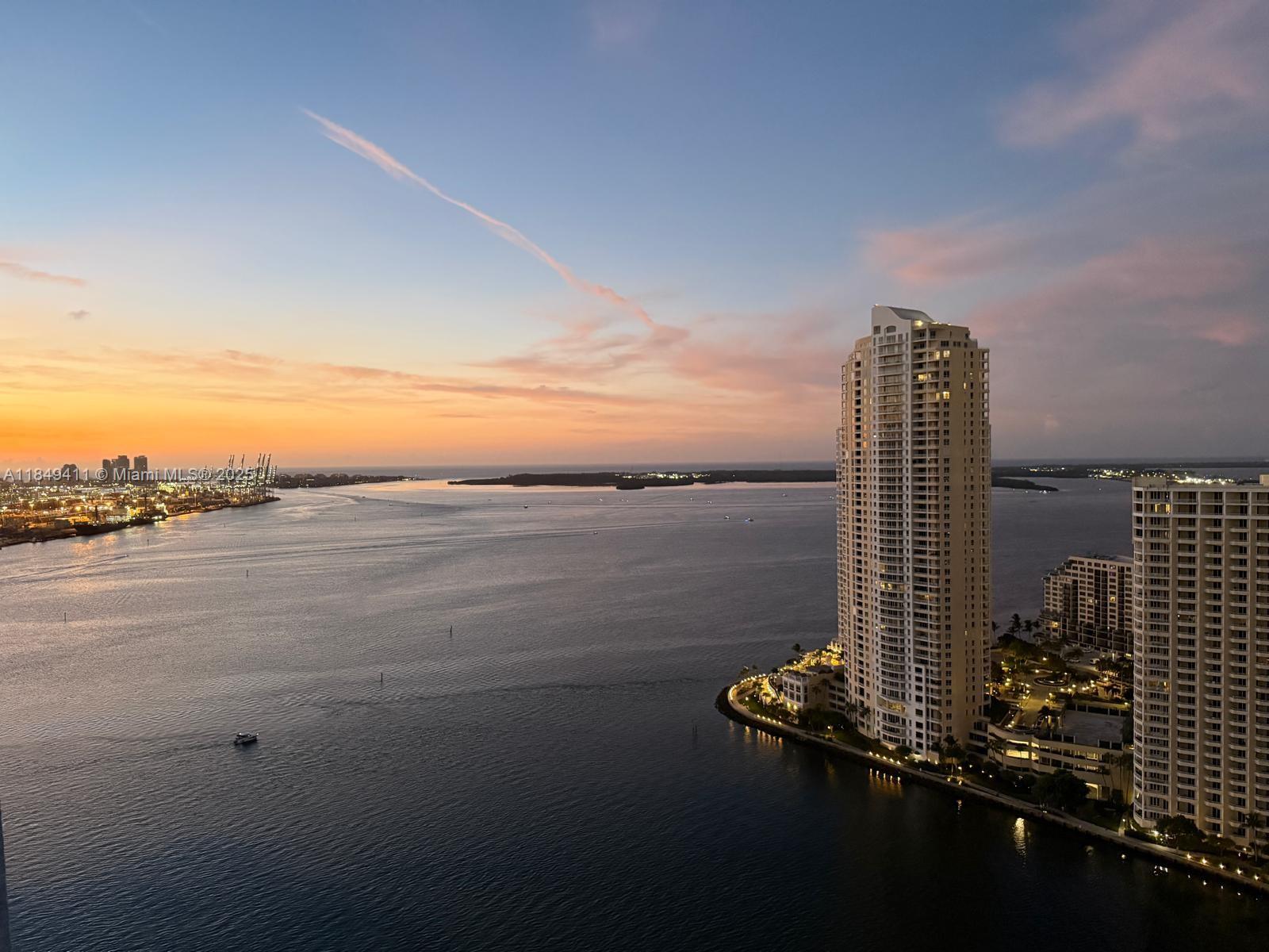 335 S Biscayne Blvd 3501