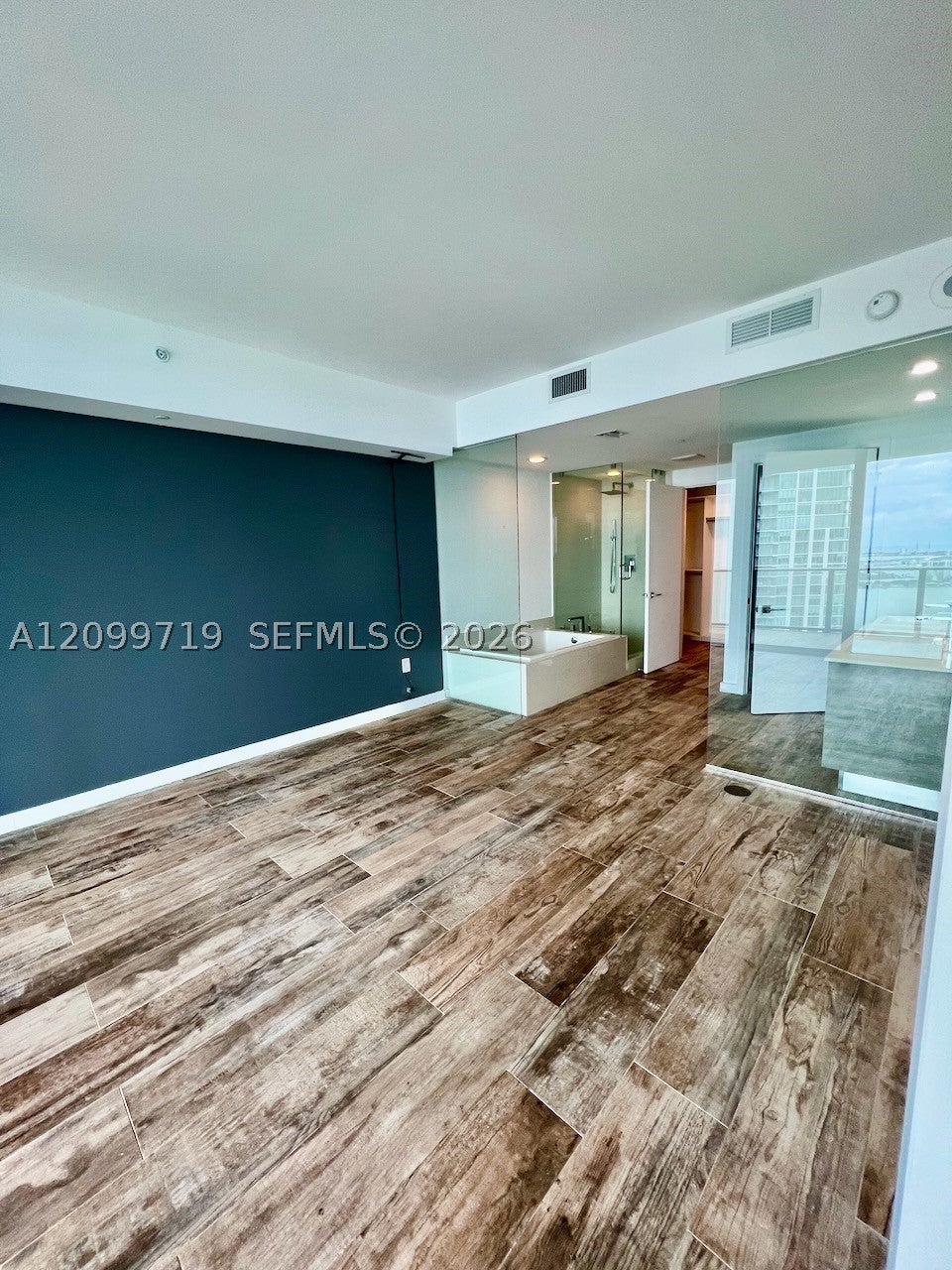 650 NE 32nd St 4802