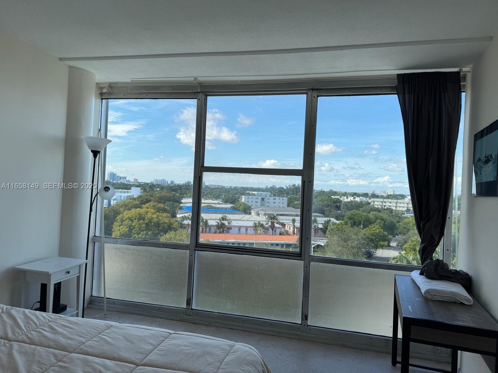 KING COLE CONDO - Residential