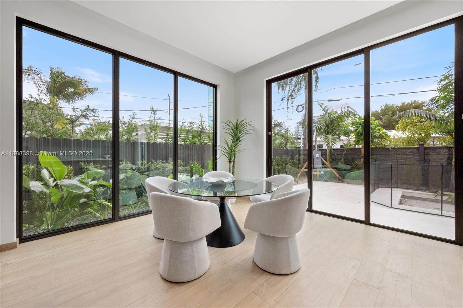 BRENTWOOD - Residential