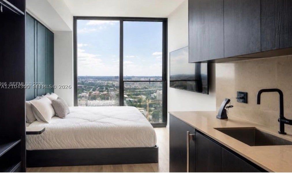 20 NE 11th ST 2512B