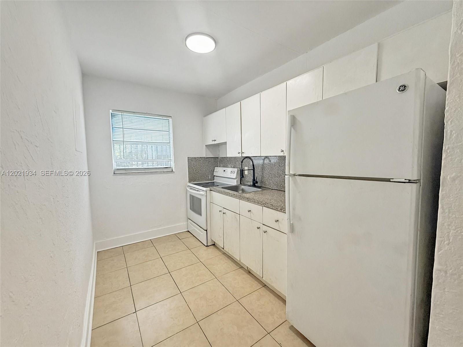 220 NW 11th Ter 2