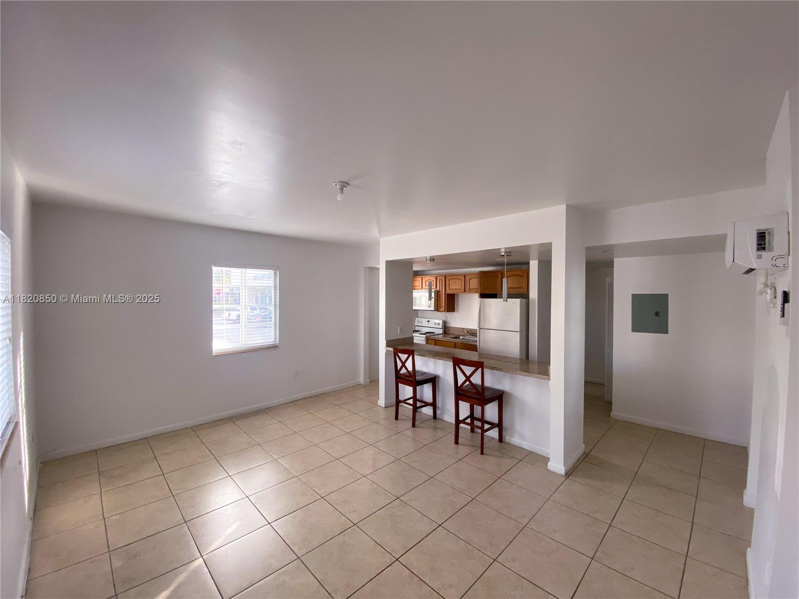 7130 Rue Versailles 11, Miami Beach, Miami-Dade County, Florida - 1 Bathrooms - 
