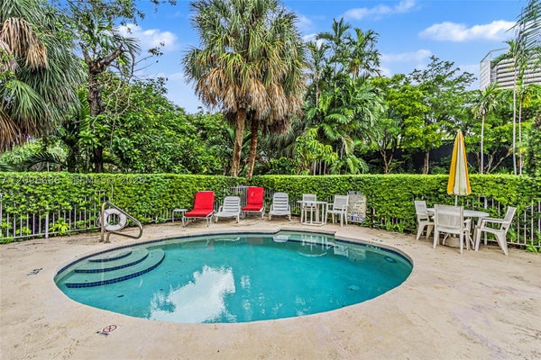 90 PARK DR APT 2, BAL HARBOUR, FL 33154 - Image 6d2ea08a537f39d8e98ef7802b502bc8/1282586453