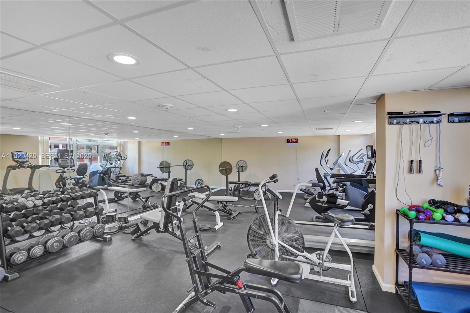 SILVER THATCH ATLANTIC PL - Residential