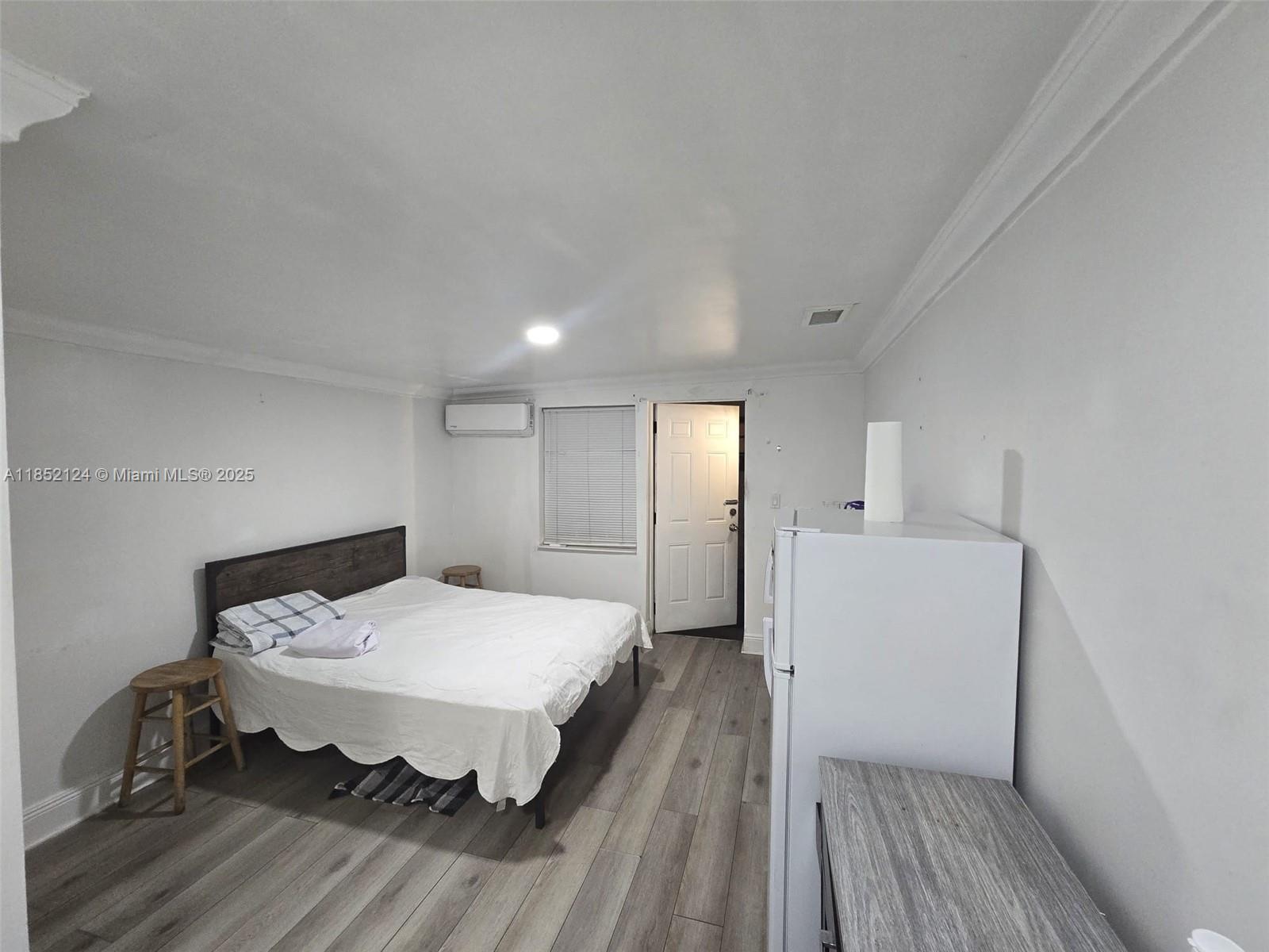 GREAT STUDIO IN ALAPATTAH INCLUDES WATER, ELECTRICAL, AND WIFI.