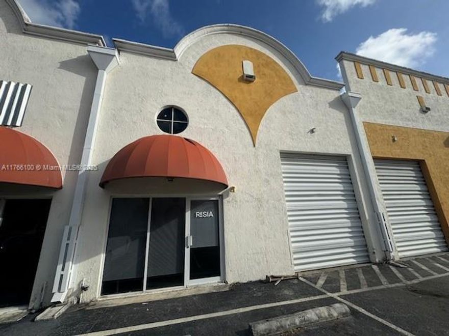 NICE CONDO WAREHOUSE, EXCELLENT CONDITION AND LOCATION ACROSS FROM TAMIAMI AIRPORT, READY TO OCCUPAY, 18 FOOT-HIGH CONCRETE CEILING, FULL A/C, 3 YEAR LEASE REQUIRED, EASY TO SHOW 
The Landlord offers TWO FREE MONTHS AT FULL PRICE !!!
"Jobs related to cars like mechanics and body shop are welcome"
