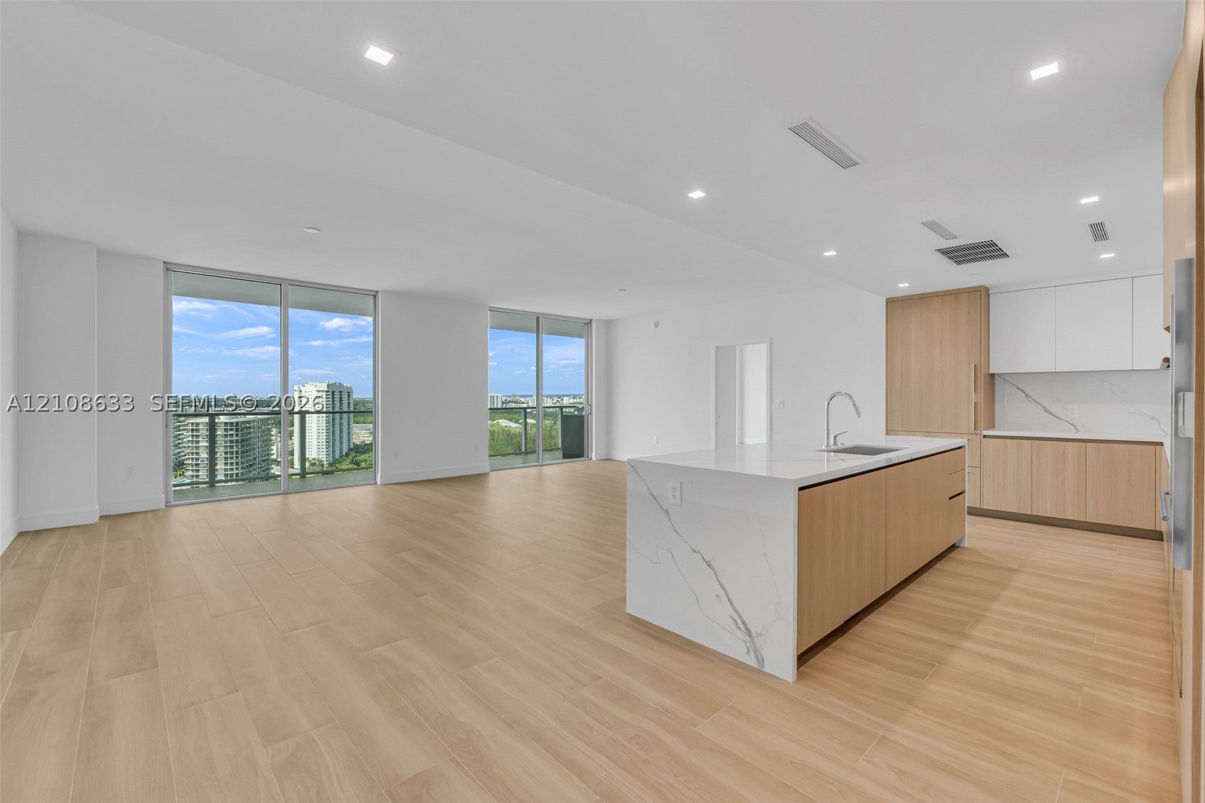 2411 Laguna Circle 2209+DEN