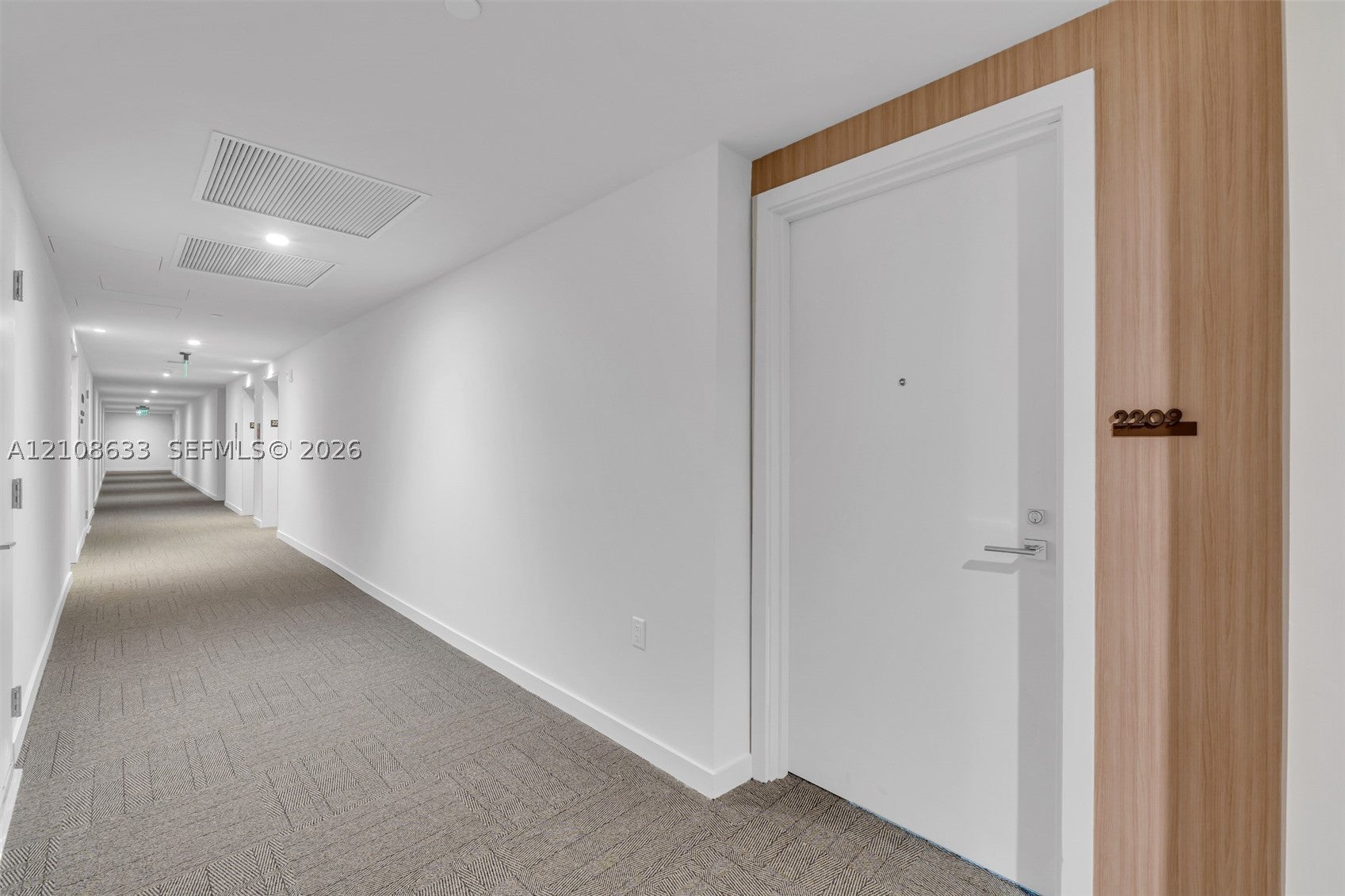 2411 Laguna Circle 2209+DEN