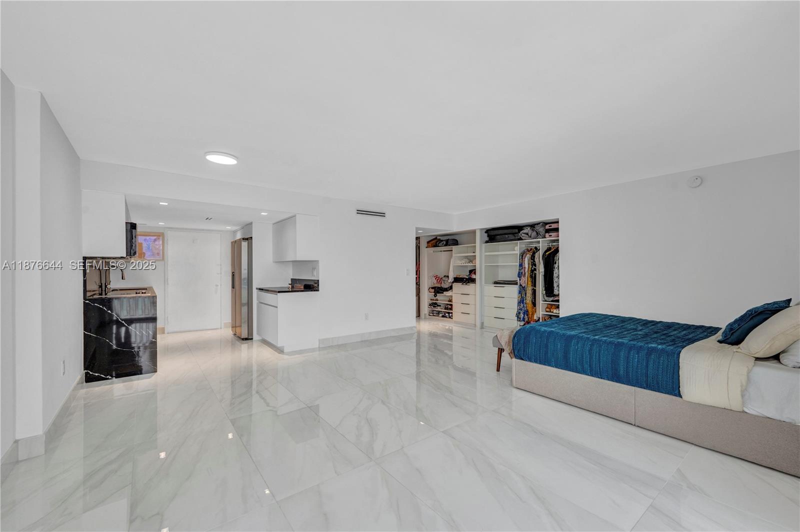 THE PRESIDENTIAL CONDO - Residential