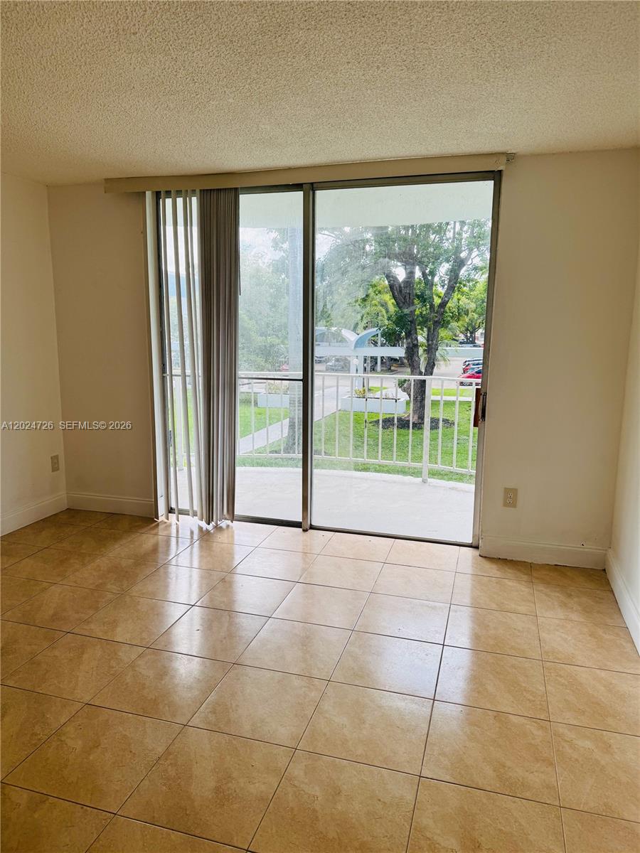 486 NW 165th St Rd B-201