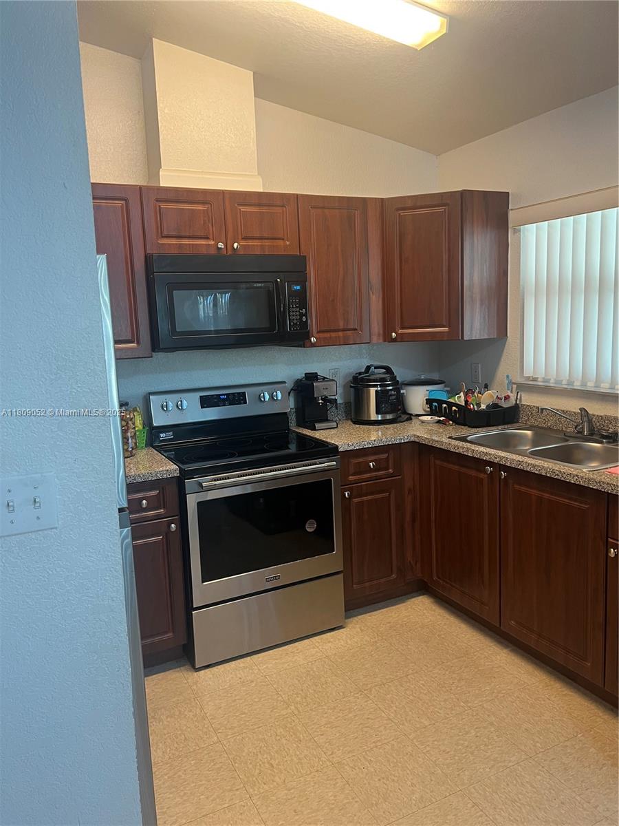 CARIBBEAN PALMS FIRST ADD - Residential