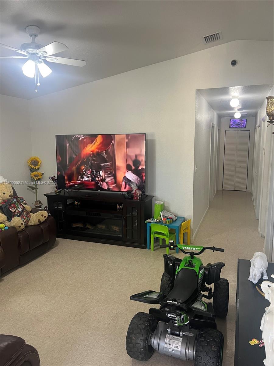 CARIBBEAN PALMS FIRST ADD - Residential