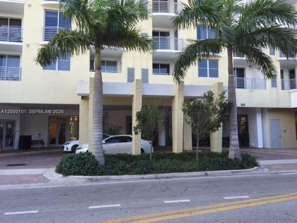 Photo of Hollywood, FL 33020 (MLS # A12000101)