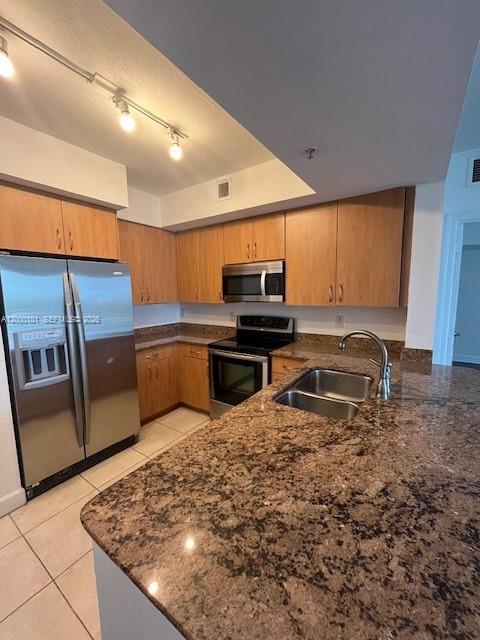 RADIUS CONDO - Residential